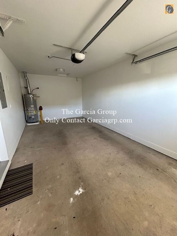 Building Photo - 15454 SE East Ave