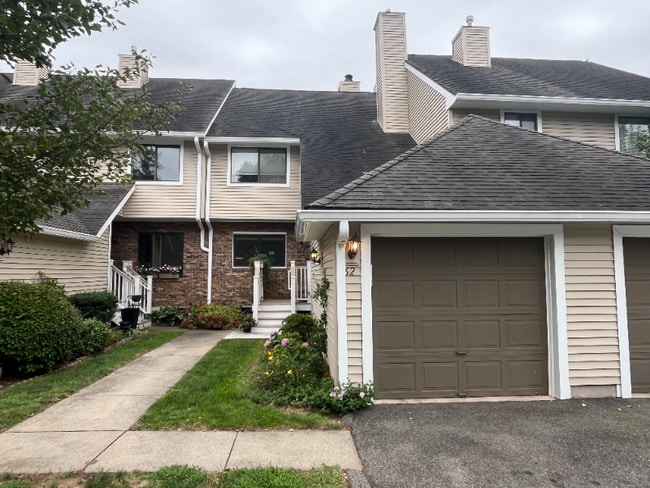 Building Photo - 62 Fox Run Ct