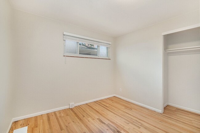 Building Photo - Beautifully remodelled 4 Bedroom home - Sh...