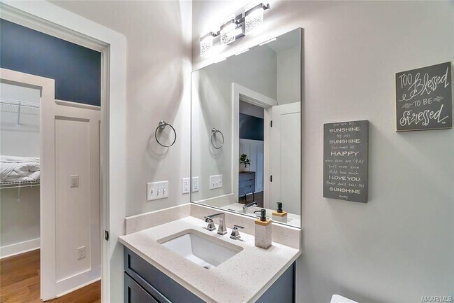 Building Photo - 7132 Fain Park Dr