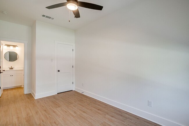 Building Photo - 2347 Benbrook Blvd