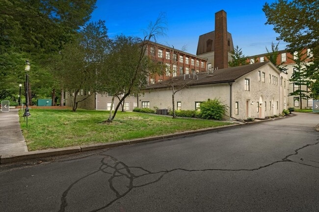 Building Photo - 15 Higgins St