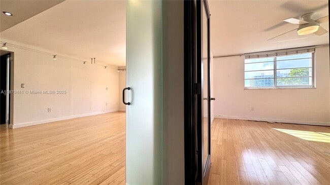 Building Photo - 947 Lenox Ave.