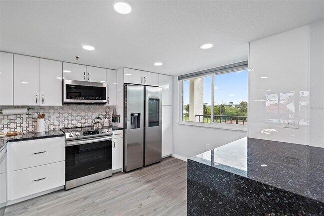 Building Photo - 19111 Vista Bay Dr