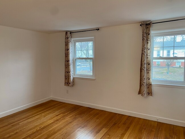 Building Photo - 22 Main St