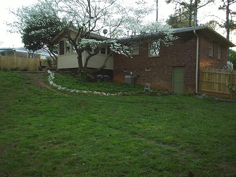 Huge Privacy-fenced Backyard - 2725 Carolyn Dr SE