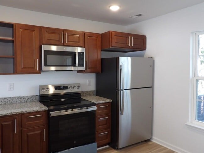 Building Photo - 4116 Horseshoe Rd N