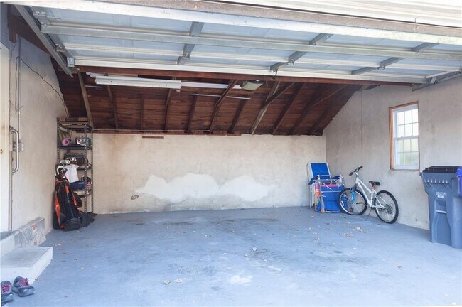 Building Photo - 470 Elmgrove Ave