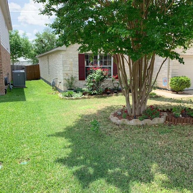 Building Photo - 1322 Tumbling River Dr
