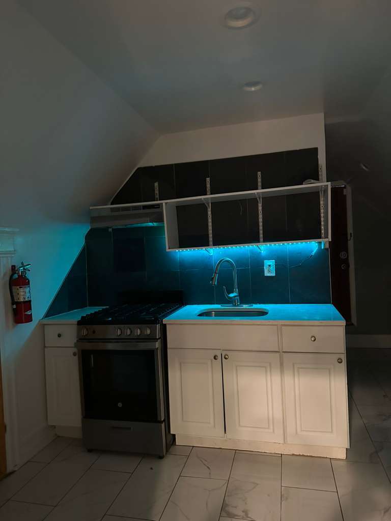 Building Photo - 305 Woodside Ave