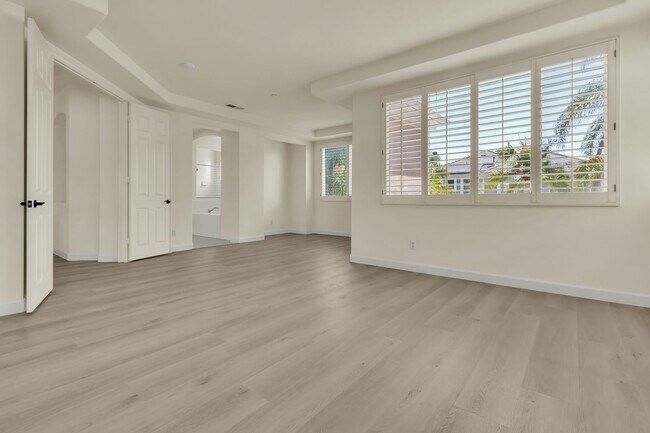 Building Photo - 10 Clearwater Cove