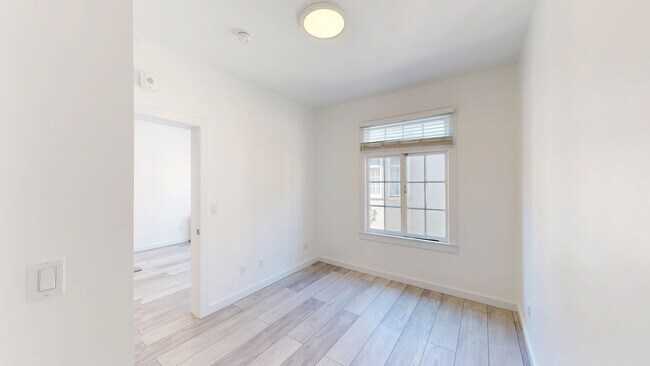 Building Photo - 946 Hayes St