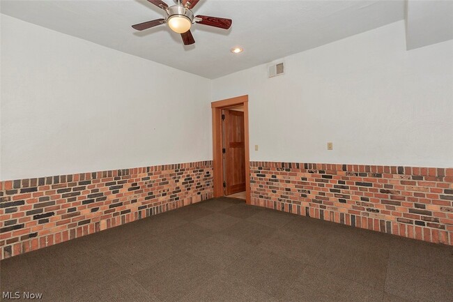 Building Photo - 7020 S Woodland Rd