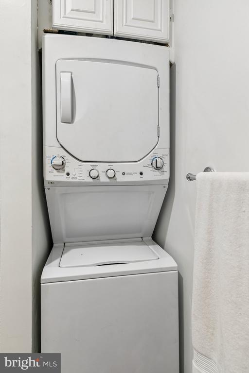 Building Photo - 303 S 11th St