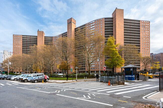 Primary Photo - Chatham Green Apartments