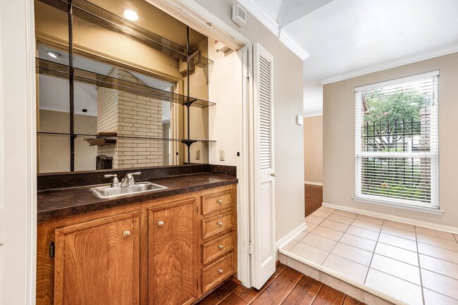 Building Photo - 12302 Piping Rock Dr