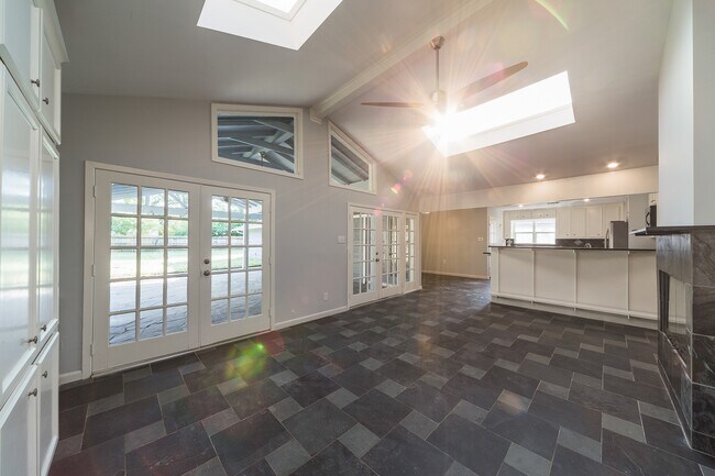 Building Photo - 3627 Tartan Ln