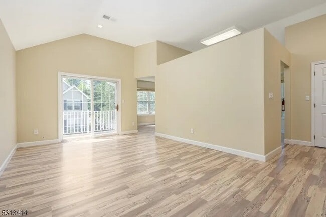 living area - 121 Williamson Ct