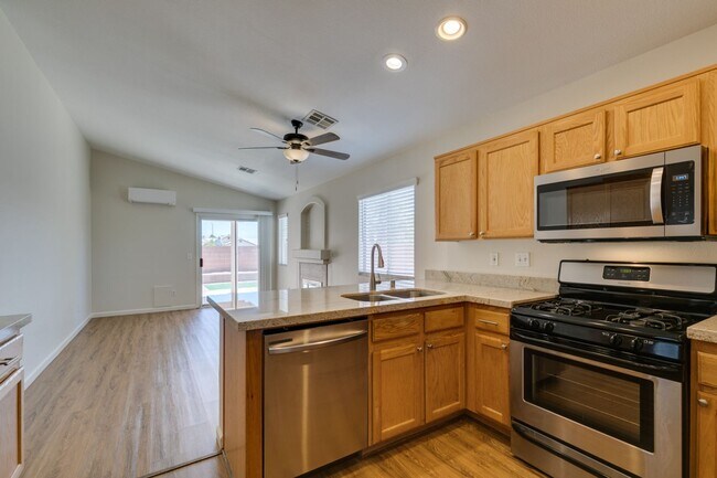 Building Photo - 3-Bedroom Home with Upgraded Cooling & Gre...