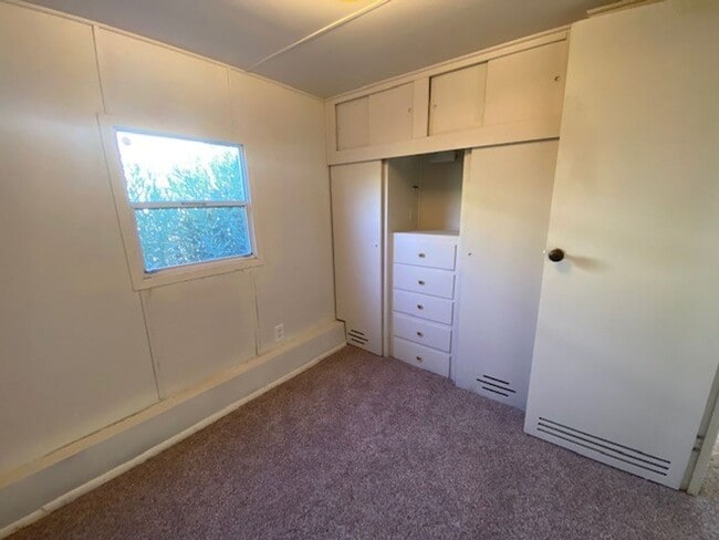 Building Photo - 2 BR Willow Beach with BOAT/RV Marina Membership available!