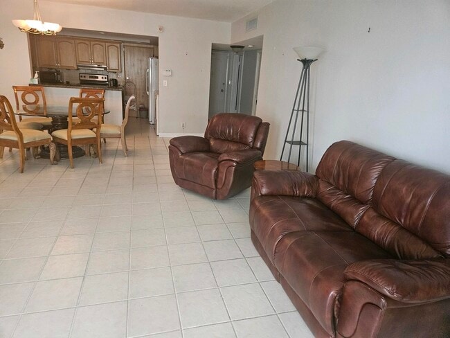 Building Photo - 3850 Galt Ocean Dr