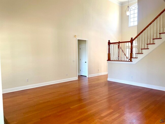 Building Photo - 300 Pembroke Pointe