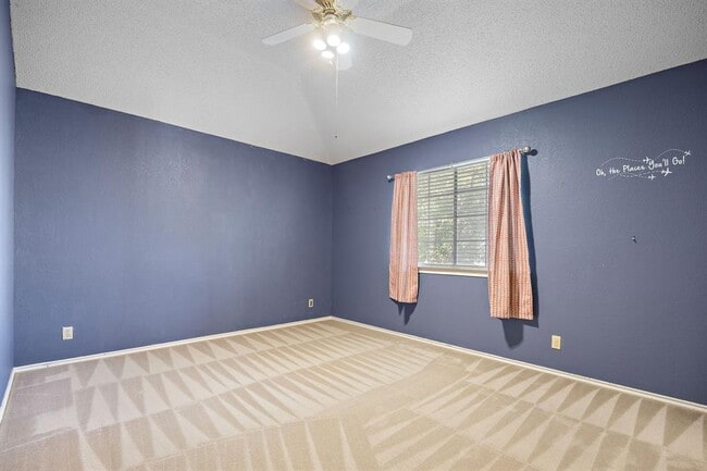 Building Photo - 2414 Mockingbird Dr