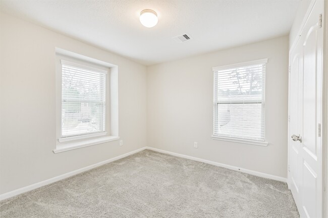 Building Photo - 2036 Elkington Cir