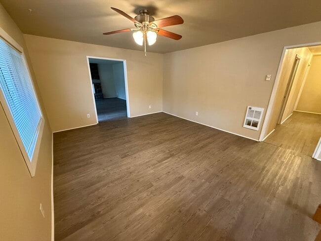 Building Photo - Large Lot 3Bd/2Ba in North Image!