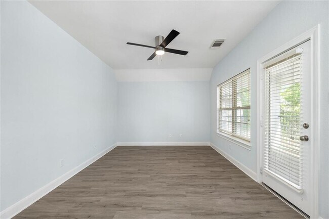 Building Photo - 90 Panterra Way