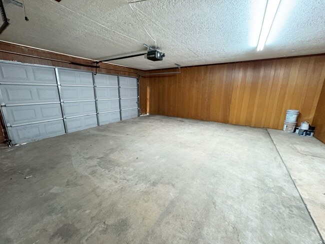 Building Photo - 1011 Gene Dr