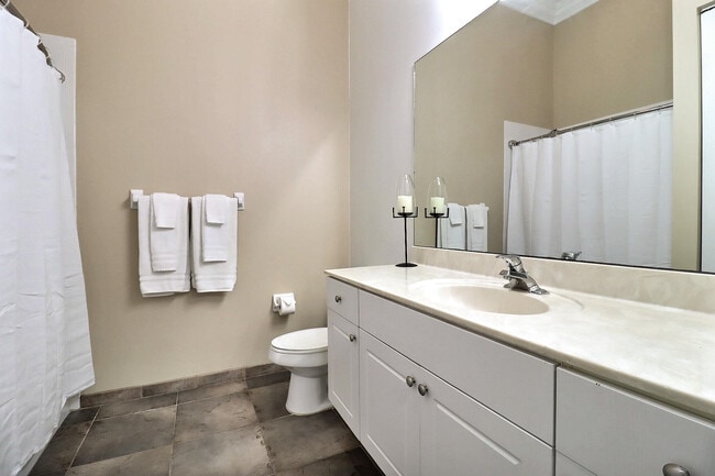 Building Photo - 1289 Beacon Cir