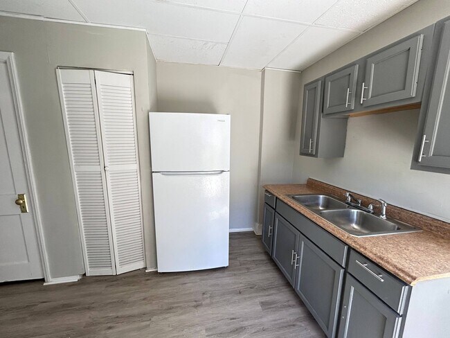 Building Photo - 2212 Calumet St