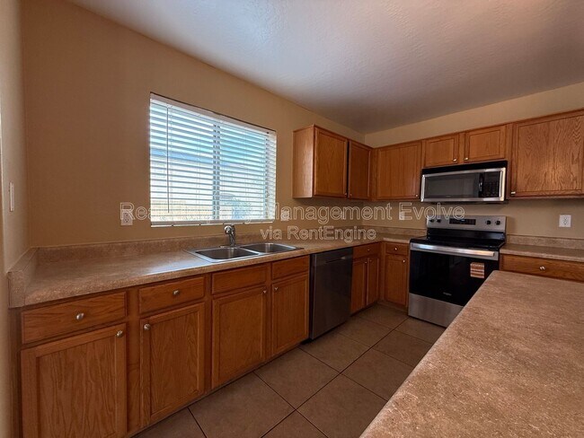 Building Photo - 1526 S 217th Dr