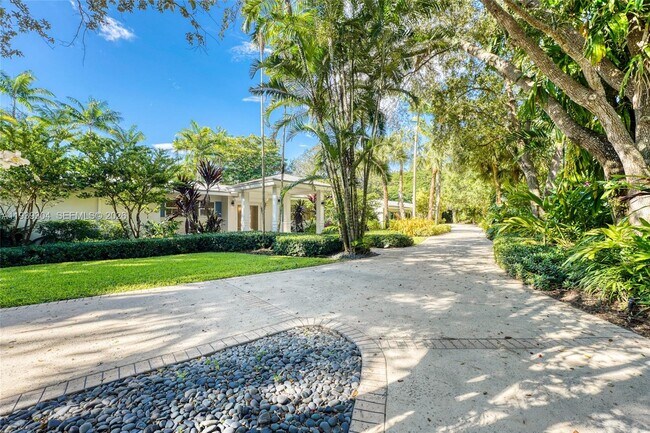 Building Photo - 10640 SW 61st Ave