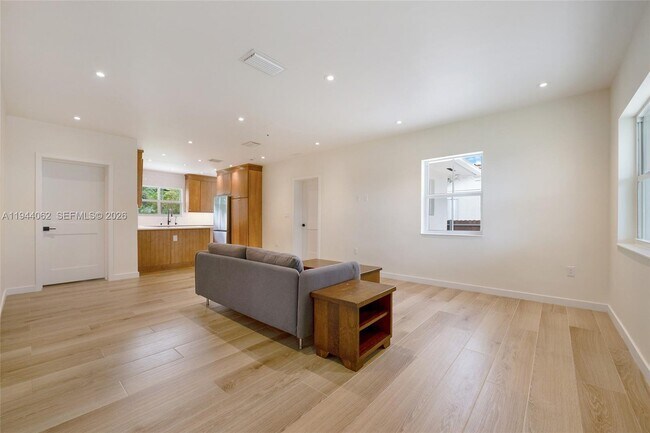 Building Photo - 6356 SW 14th St