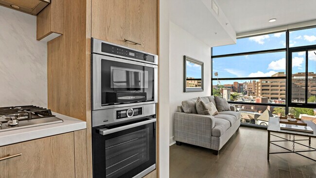 Building Photo - 1947 Vermont Ave NW