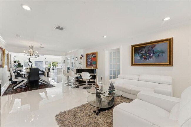 Building Photo - 911 NW 7th St