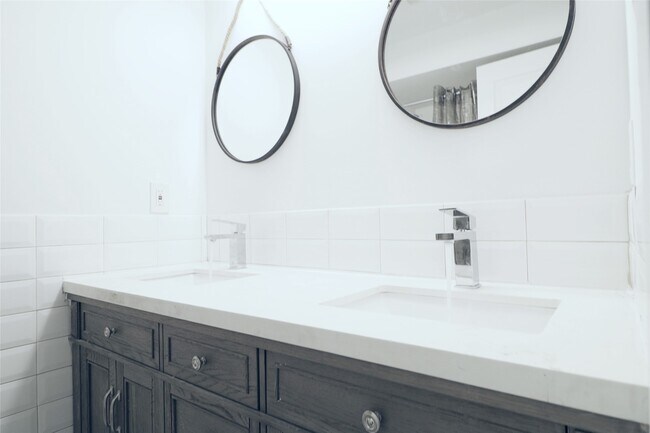 Building Photo - 412 Pacific St