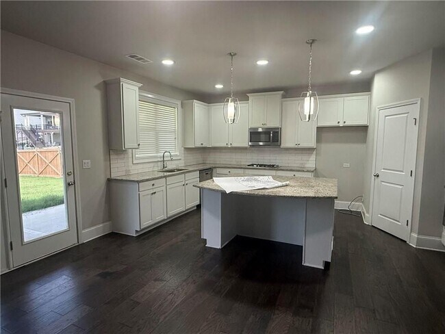 Building Photo - 5275 Sophia Downs