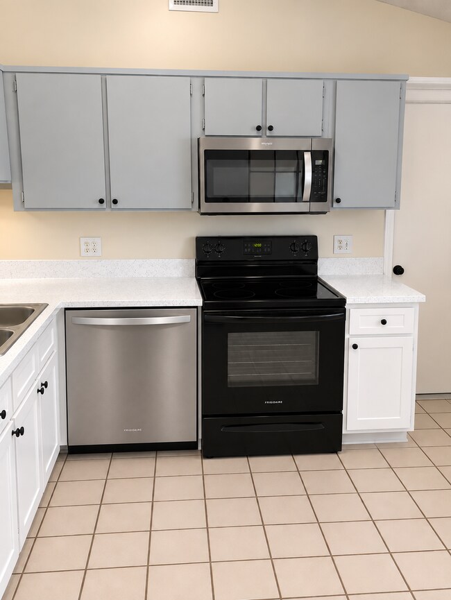 Building Photo - 2671 Bentley Dr
