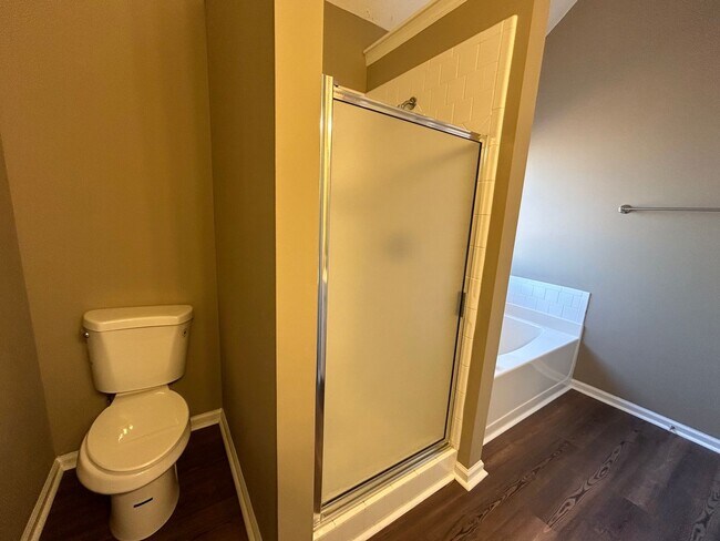 Building Photo - 1536 Ravens Run - Recently Renovated! Bran...