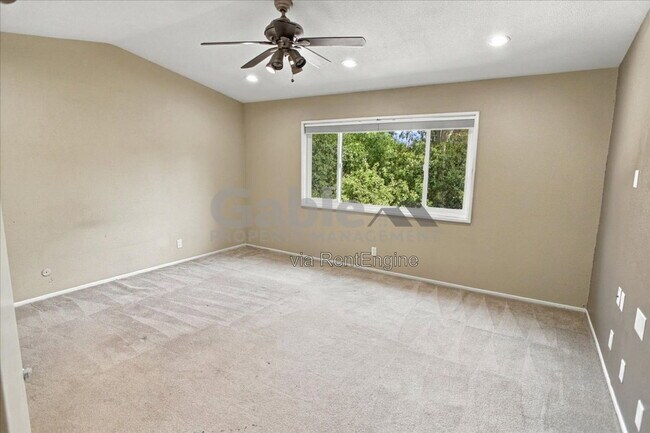 Building Photo - 21748 Grovepark Dr