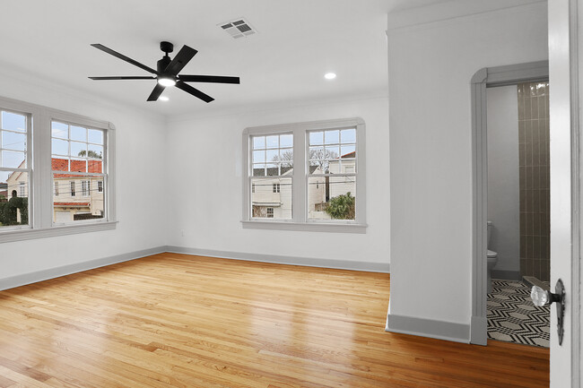 Main bedroom with en-suite - 3801 Nashville Ave