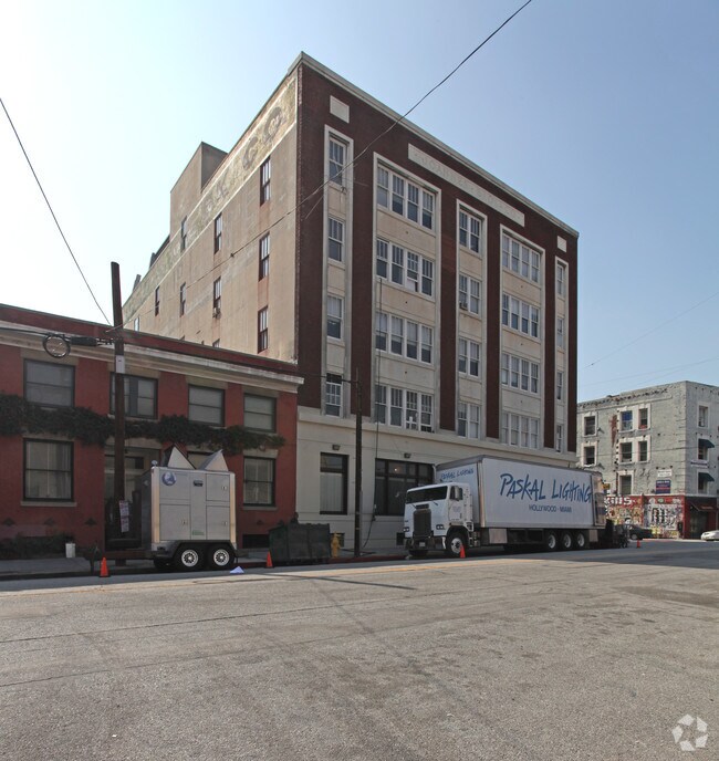 Building Photo - 800-810 E Traction Ave