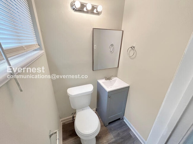 Building Photo - 2913 Debra Dr