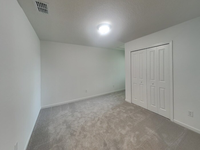 Building Photo - 622 Holly Lks Dr