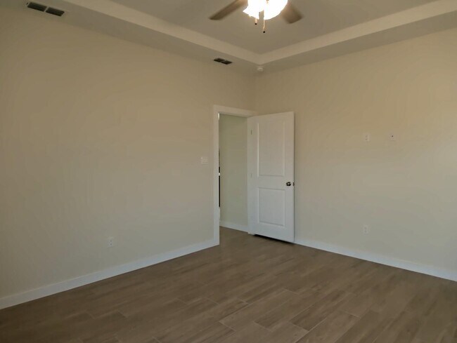 Building Photo - 5928 Heather Loop