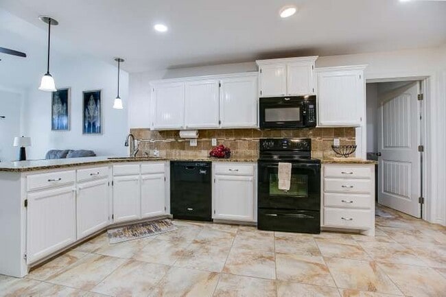 Building Photo - 4720 Pinon Ridge Dr