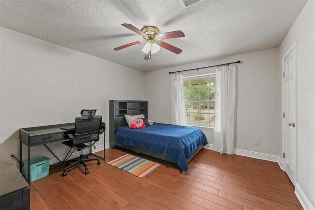 Building Photo - 1108 Myrtlewood Dr